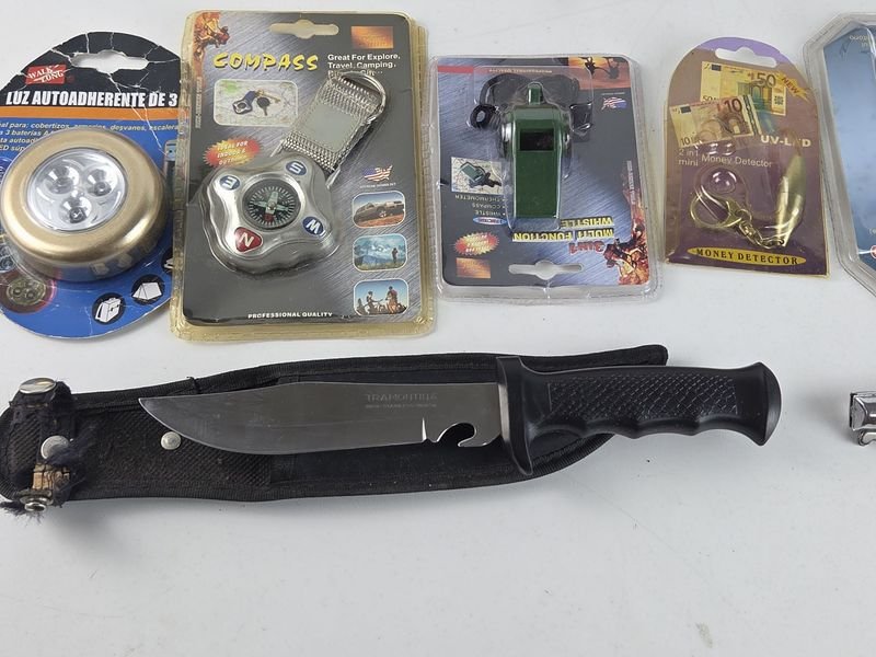 Gran lote de accesorios para camping y herramientas - imagen 2