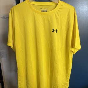 6 Camisetas Deportivas Amarillas Talle XL Under Armour - imagen 1