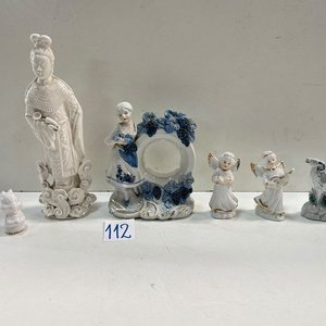 Lote de 6 Adornos de Cerámica: Figura Oriental, Portarretrato y Figuras Angélicas - imagen 2