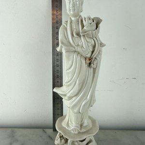 Lote anterior: Figura Antigua De Guanyin Dehua "Blanc de Chine"