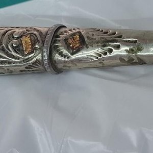 Cabo de Plata y Oro con Diseño Floral y Calado - imagen 3