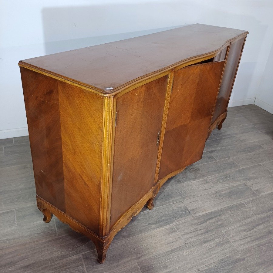 Muebles de estilo Luis XV, con detalles de madera tallada y patrones de parqué - imagen 19