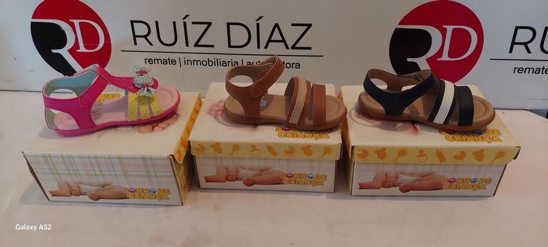 Lote anterior: Calzado Talle 21: Sandalias Coloridas con Corchetes y Botones