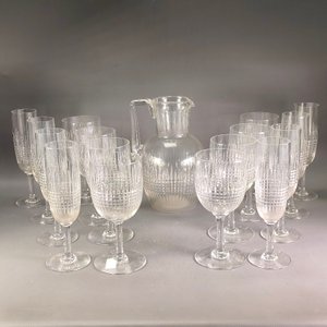 Lote anterior: Juego de Jarra y 16 Copas de Cristal Hialino Tallado
