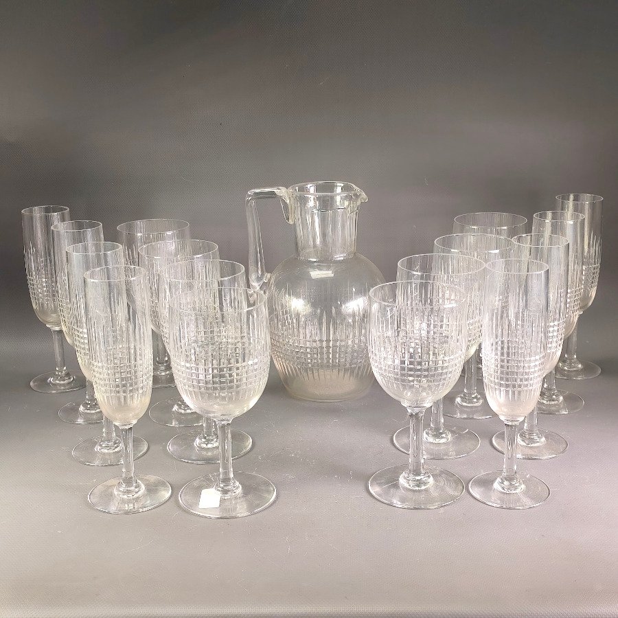 Juego de Jarra y 16 Copas de Cristal Hialino Tallado