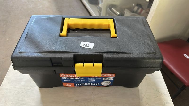 Lote siguiente: Caja de herramientas plástica de 16 pulgadas sin uso