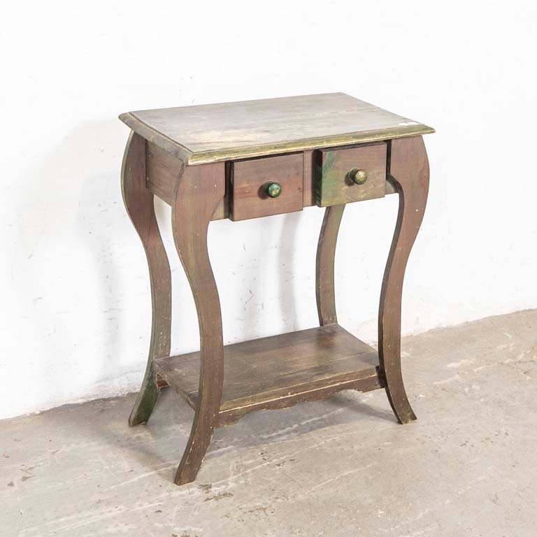 Lote anterior: Mesa de arrimo con detalles y estante