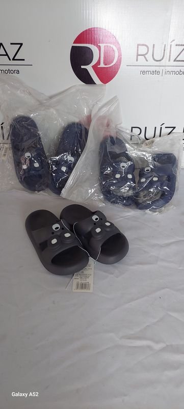 Lote anterior: Sandalias negras y azules para hombre