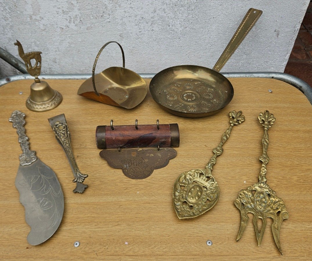 Lote de Adornos y Utensilios en Bronce y Metal
