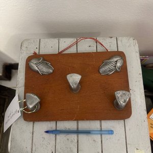 Lote anterior: Perchero de Madera con Detalle de Peltre Estilo Vintage