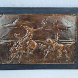 Cuadro Decorativo en Metal con Relieve: Escena Gauchesca de Domadores - imagen 1