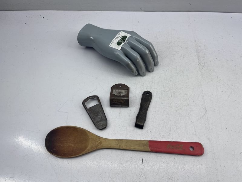 Colección de 3 Destapadores Coca-Cola y Cuchara de Madera