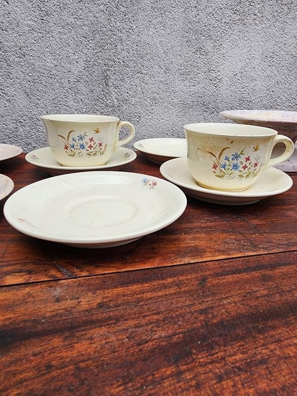 Juego de Tazas y Platillos de Café con Flores - imagen 1