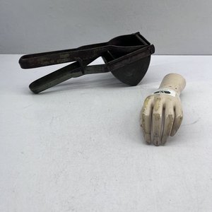 Antigua Puretera de Chapa y Mano de Maniquí - imagen 5