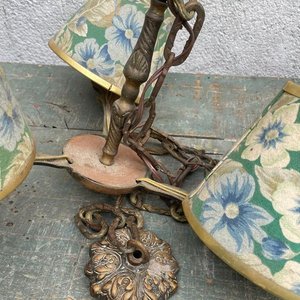 Araña de Bronce con Pantallas Florales y Lámpara de Colgar - imagen 2