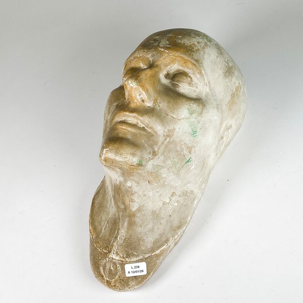 Lote siguiente: Escultura de cabeza en yeso firmada