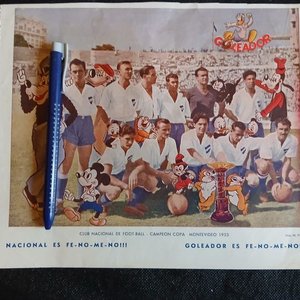 Lámina "Goleador" Club Nacional de Football Campeón Copa Montevideo 1953 con Personajes Disney - imagen 2