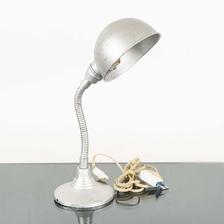 Lote anterior: Lámpara de metal con brazo flexible, antigua - Medidas: 15x40cm