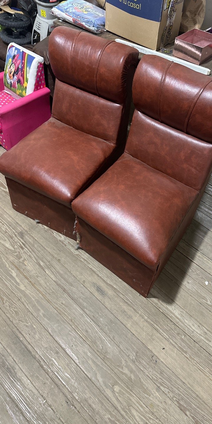 Lote siguiente: Silla de Cuero en Estado Regular