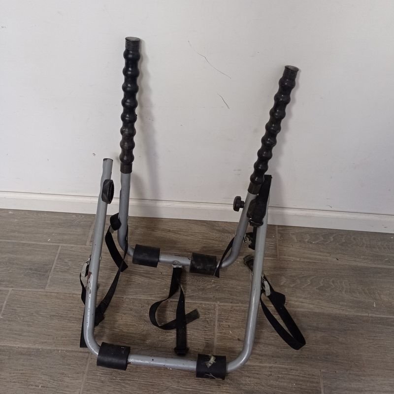 Soporte de bicicleta para auto en buen estado - imagen 3