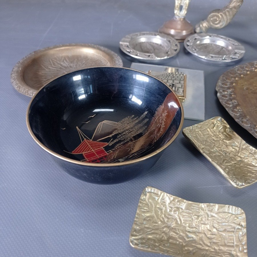 Colección de objetos decorativos en metal y cerámica - imagen 4