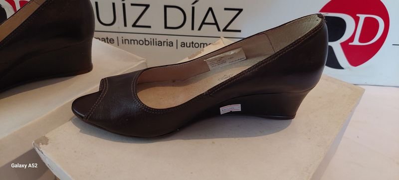 Zapatos de tacón alto en excelente condición - imagen 2