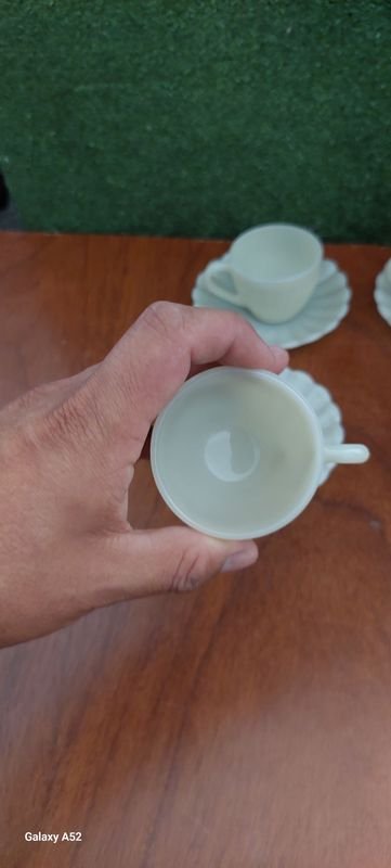 Tazas y platillo de porcelana blanca - imagen 14
