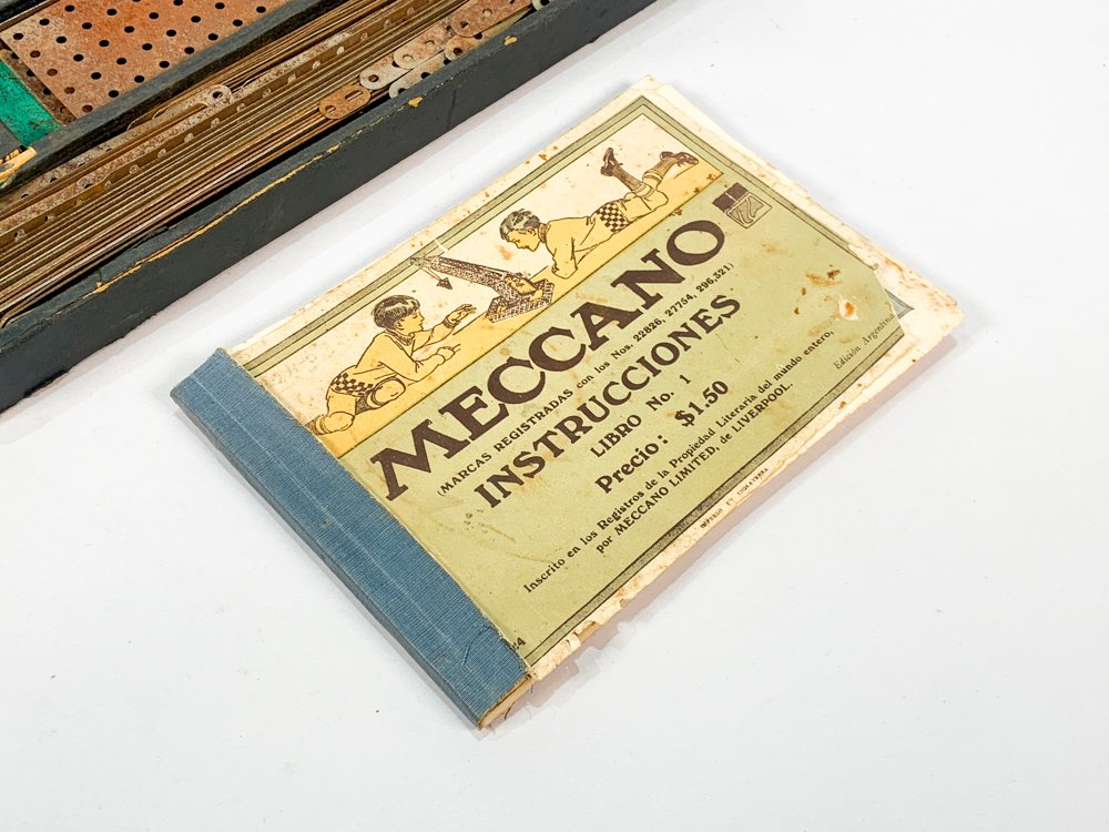 Mecano con manual y herramientas - imagen 2