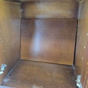 Aparador pequeño de madera con dos puertas y estante - imagen 4
