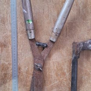 Tijera de Podar y Hacha de Jardín Usadas - imagen 2