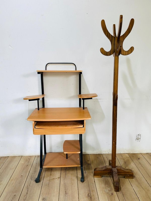Escritorio en MDF + perchero de madera - imagen 1