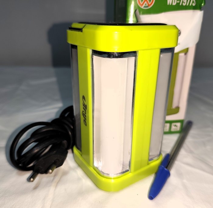Farol LED Recargable Solar y a Corriente, Nuevo en Caja