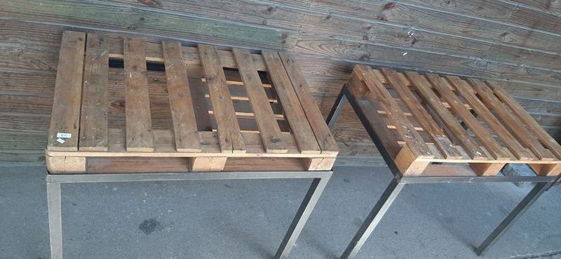 Lote siguiente: MESA DE PALETS PATAS DE HIERRO 66 X 1 X 83 ALTO