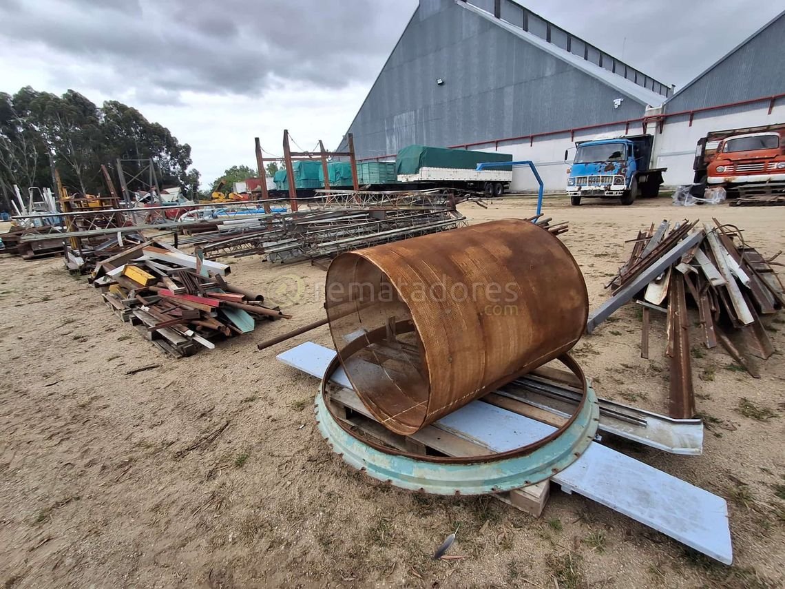 Lote de Materiales Metálicos y Estructuras Varias