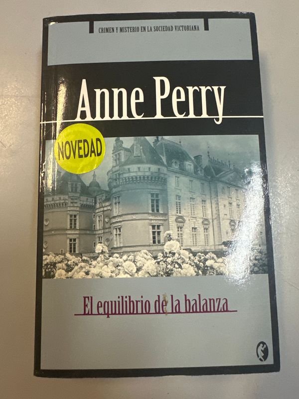 Lote siguiente: Libro: El equilibrio de la balanza - Análisis de la portada y características