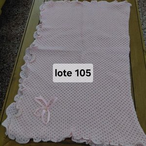 Lote siguiente: Acolchado Capitoné Rosa Bebé con Rebozo y Manta Estampada Floral