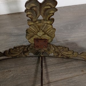 Consola Antigua de Bronce con Detalle Floral - imagen 7