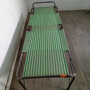 Catre Plegable Metálico con Lona Plástica Verde y Blanca - imagen 3