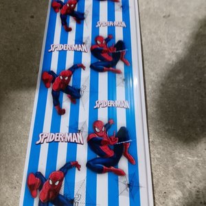 PLACAS EN PVC MOTIVO SÚPER HÉROE HOMBRE ARAÑA MEDIDAS 0,20X 4 MTS, TOTAL 8 MT2 (20 unidades) - imagen 3