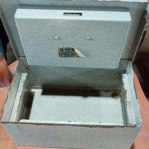 Caja Fuerte Chica Metálica Portátil con Llave - imagen 2