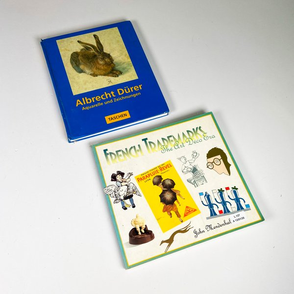 Lote siguiente: Dos libros coloreados con ilustraciones de animales y personajes