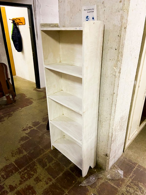 Estantería Blanca de Madera con Cuatro Niveles