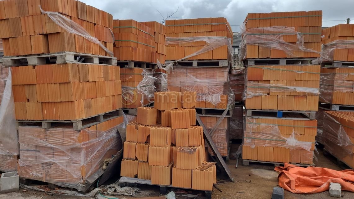 Lote de Ladrillos y Materiales de Construcción