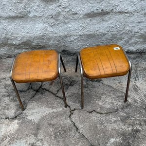 Lote siguiente: Par de Banquetas con Asiento de Pantazote y Estructura Metálica