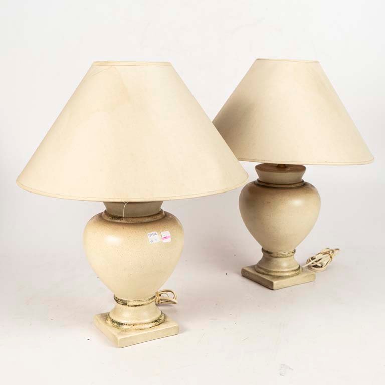 Lote siguiente: Lámparas de loza con pantalla color beige para decorar tu hogar