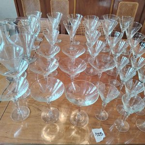 Lote de Copas de Cristal Tallado y Jarra - imagen 4
