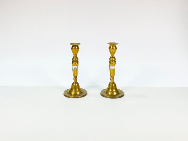Dos candeleros en bronce 'Volf' para decoración