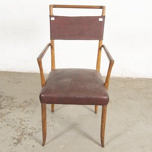 Lote anterior: Butaca Americana Tapizada en Cuero Bordó con Detalles en Madera