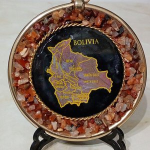 Platillo Decorativo Artesanal de Bolivia con Mapa y Alas de Mariposa Morpho Azul - imagen 1