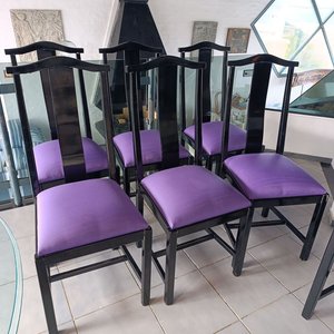 Juego de 6 Sillas de Madera Negra con Tapizado Violeta - imagen 6